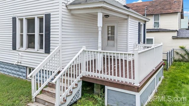 300 N 13th Street, Escanaba, MI 49829