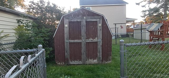 300 N 13th Street, Escanaba, MI 49829