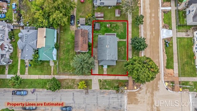 300 N 13th Street, Escanaba, MI 49829