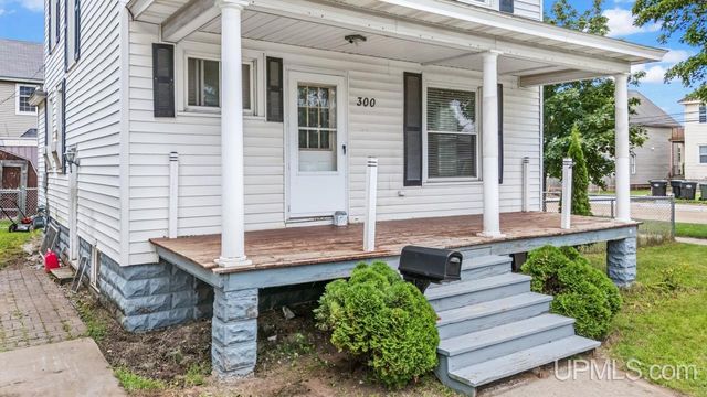 300 N 13th Street, Escanaba, MI 49829
