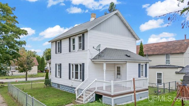 300 N 13th Street, Escanaba, MI 49829