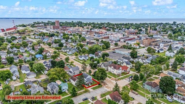 300 N 13th Street, Escanaba, MI 49829