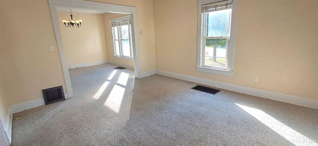 300 N 13th Street, Escanaba, MI 49829