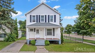 300 N 13th Street, Escanaba, MI 49829