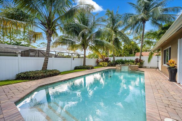14832 PADDOCK Drive, Wellington, FL 33414