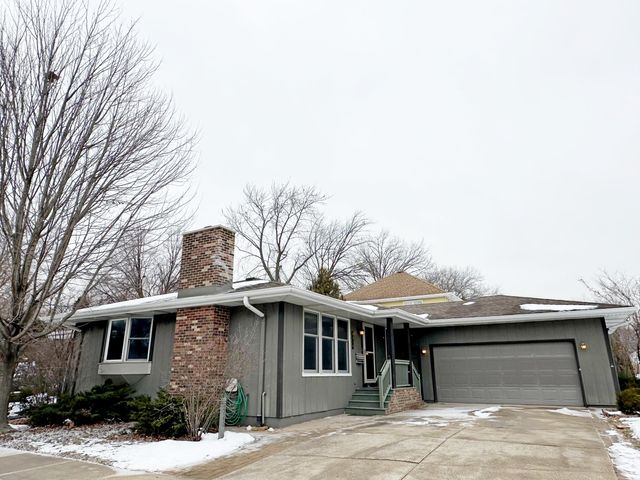 8440 Van Buren Court, Munster, IN 46321