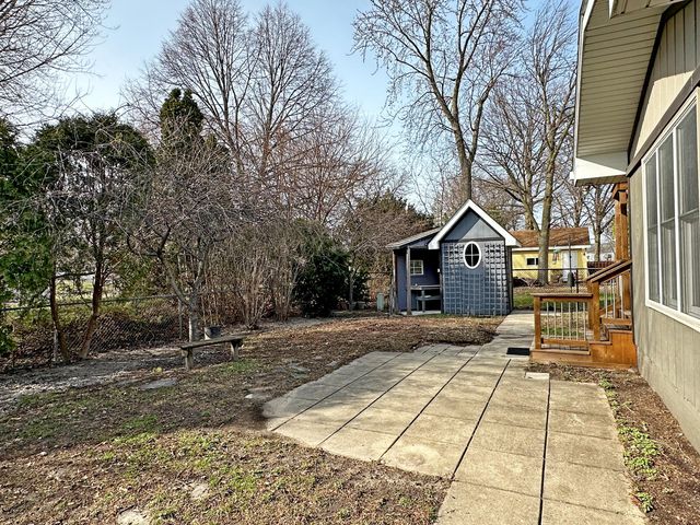 8440 Van Buren Court, Munster, IN 46321