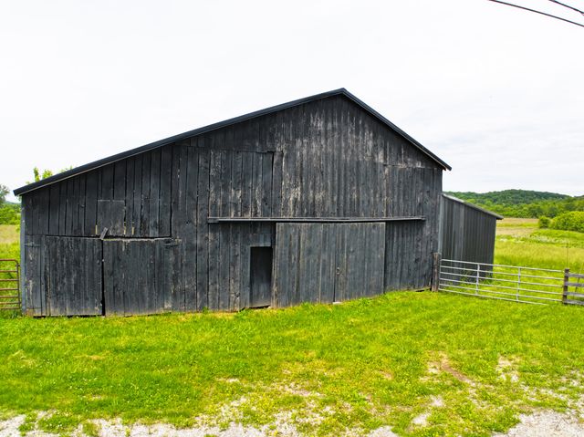 755 Mckee RD Road, Irvine, KY 40336