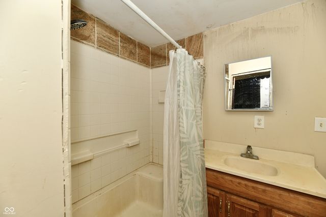 208 E Sherman Street, Windfall, IN 46076