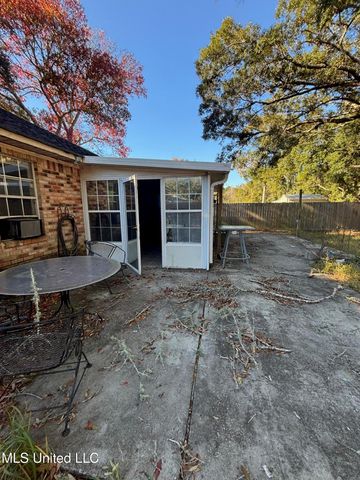 908 Orange Street, Ocean Springs, MS 39564