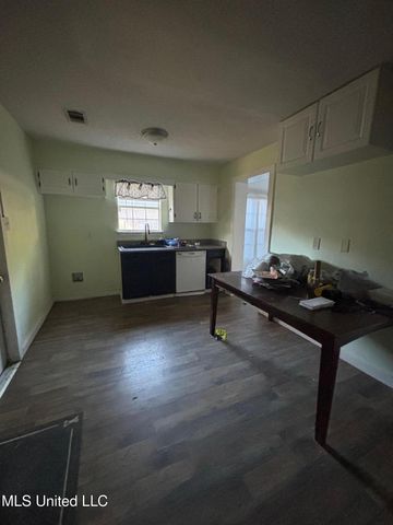 908 Orange Street, Ocean Springs, MS 39564