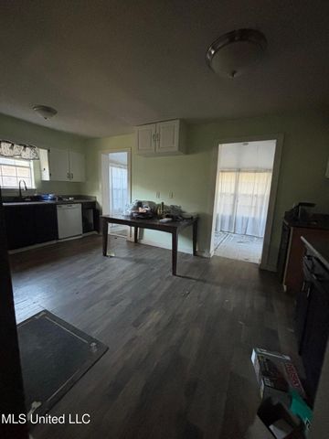 908 Orange Street, Ocean Springs, MS 39564