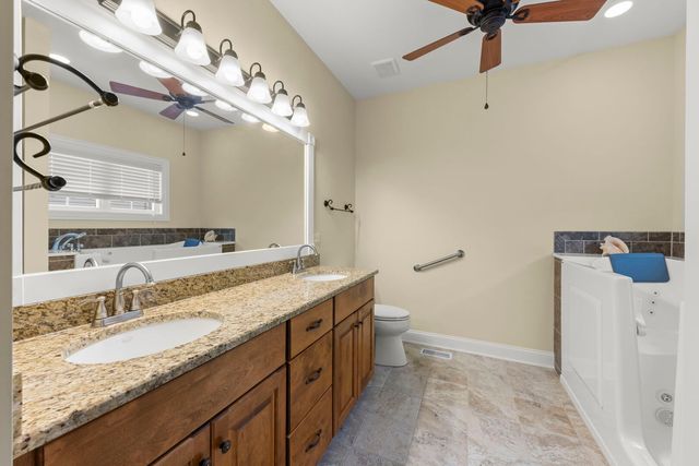 204 Amherst Circle, Oswego, IL 60543