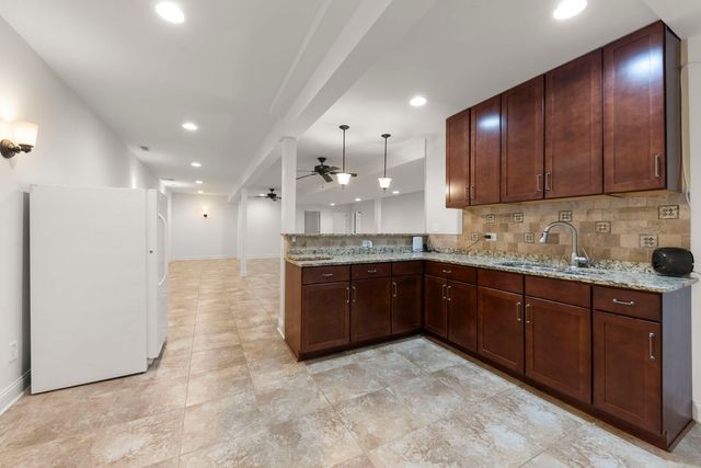 204 Amherst Circle, Oswego, IL 60543