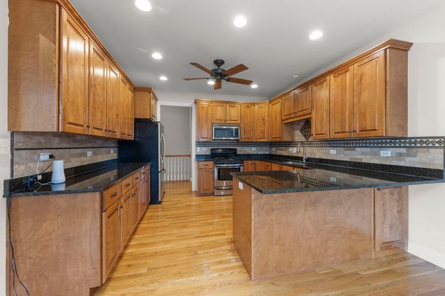 204 Amherst Circle, Oswego, IL 60543