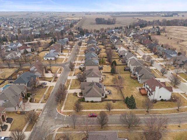 204 Amherst Circle, Oswego, IL 60543