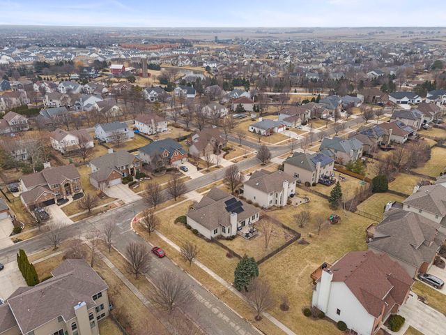 204 Amherst Circle, Oswego, IL 60543