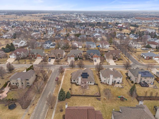 204 Amherst Circle, Oswego, IL 60543