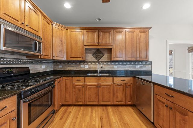 204 Amherst Circle, Oswego, IL 60543