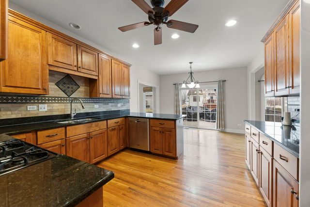 204 Amherst Circle, Oswego, IL 60543