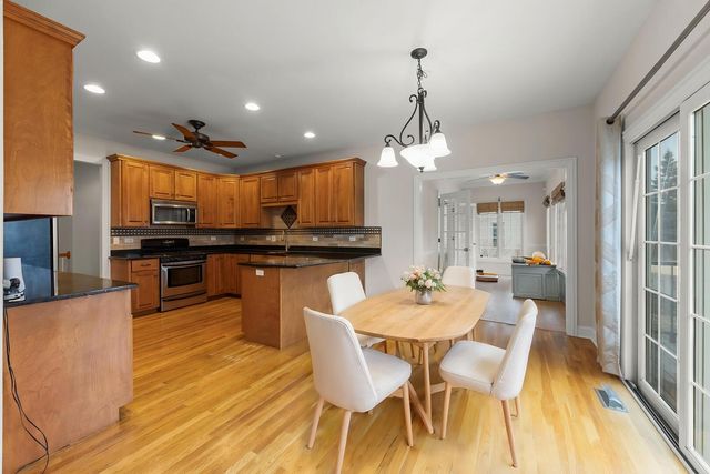 204 Amherst Circle, Oswego, IL 60543