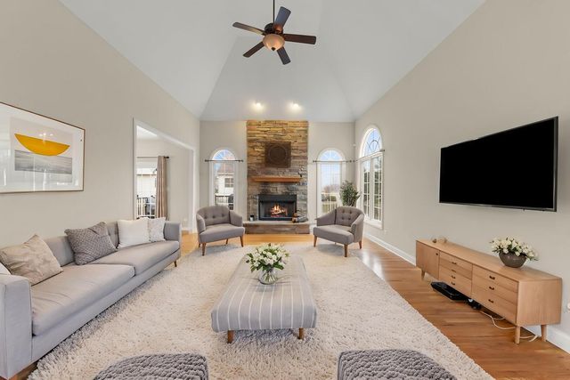 204 Amherst Circle, Oswego, IL 60543