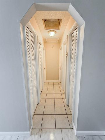 2735 Richard Road B, West Palm Beach, FL 33403