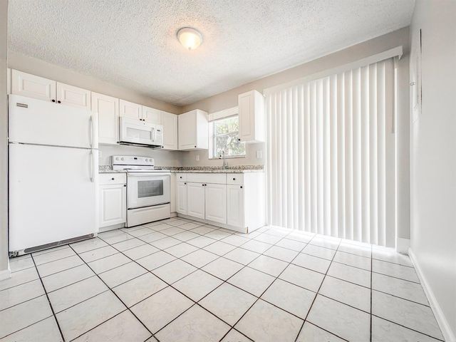 2735 Richard Road B, West Palm Beach, FL 33403