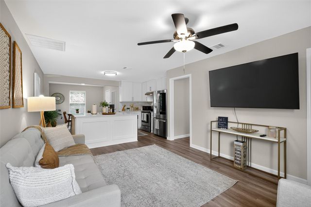 5233 Higgins Street, Houston, TX 77033