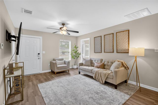 5233 Higgins Street, Houston, TX 77033