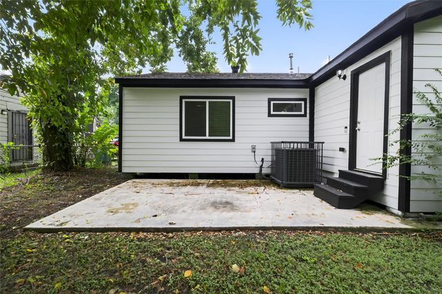 5233 Higgins Street, Houston, TX 77033