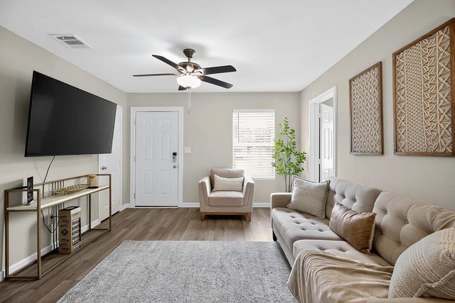 5233 Higgins Street, Houston, TX 77033