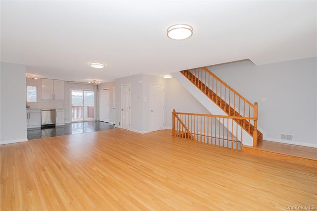 14 Ragazzi Ln, Staten Island, NY 10305