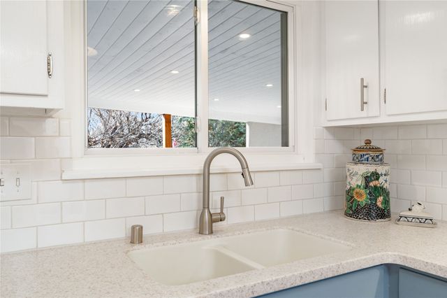 626 Calle De Valdez, Santa Fe, NM 87505