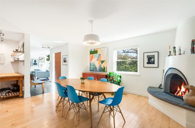 626 Calle De Valdez, Santa Fe, NM 87505