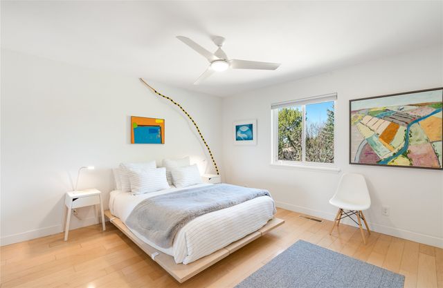 626 Calle De Valdez, Santa Fe, NM 87505