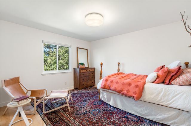 626 Calle De Valdez, Santa Fe, NM 87505