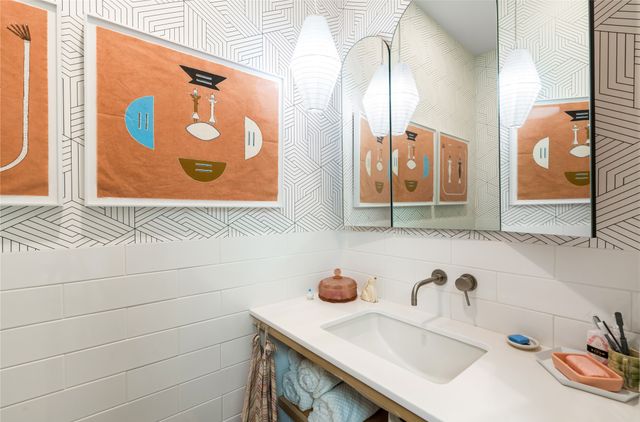 626 Calle De Valdez, Santa Fe, NM 87505