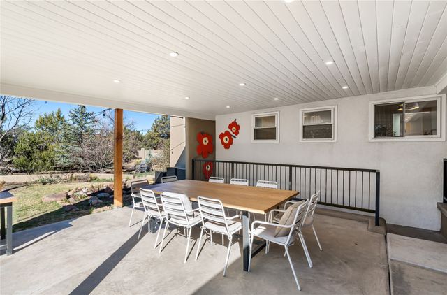 626 Calle De Valdez, Santa Fe, NM 87505