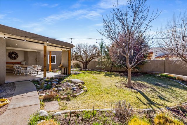 626 Calle De Valdez, Santa Fe, NM 87505