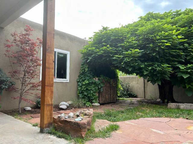626 Calle De Valdez, Santa Fe, NM 87505