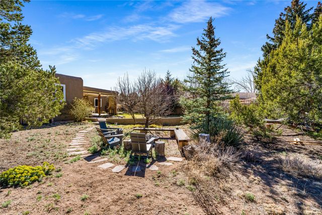 626 Calle De Valdez, Santa Fe, NM 87505
