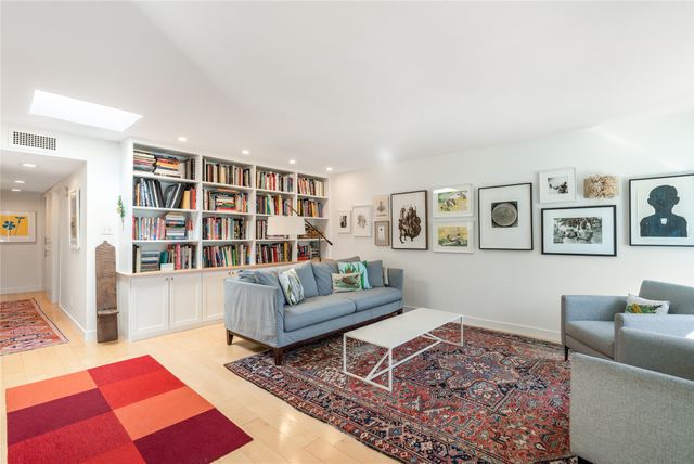 626 Calle De Valdez, Santa Fe, NM 87505