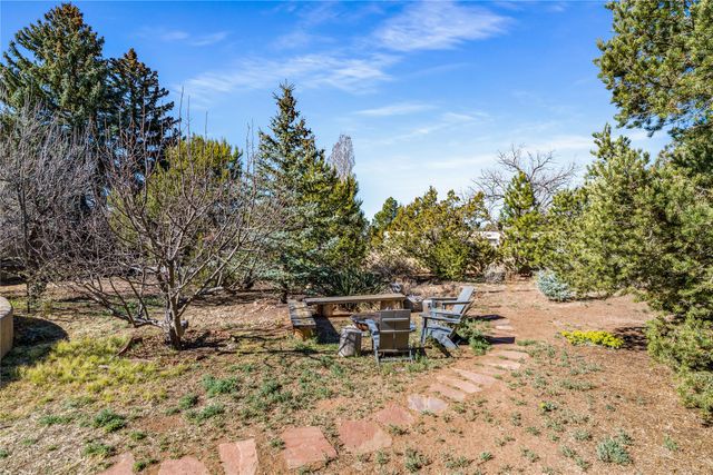 626 Calle De Valdez, Santa Fe, NM 87505
