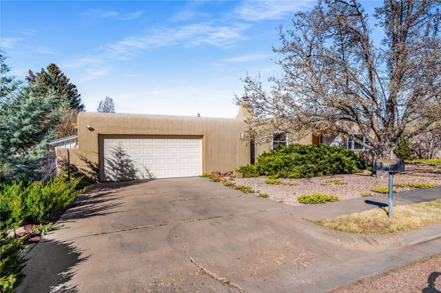 626 Calle De Valdez, Santa Fe, NM 87505