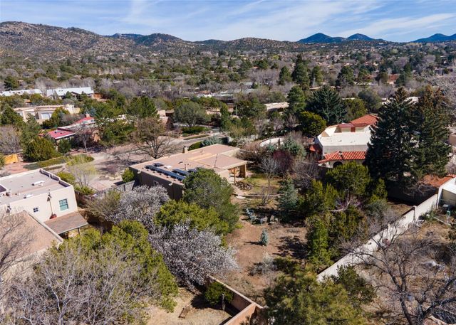 626 Calle De Valdez, Santa Fe, NM 87505