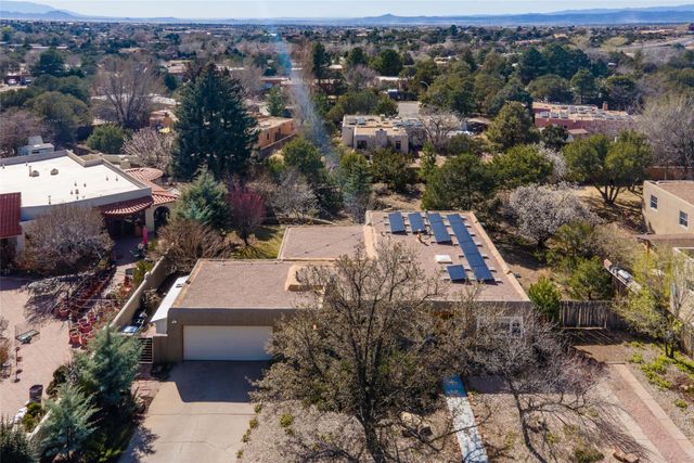 626 Calle De Valdez, Santa Fe, NM 87505