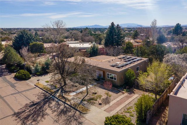 626 Calle De Valdez, Santa Fe, NM 87505