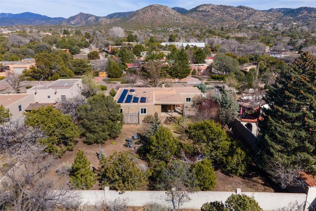 626 Calle De Valdez, Santa Fe, NM 87505