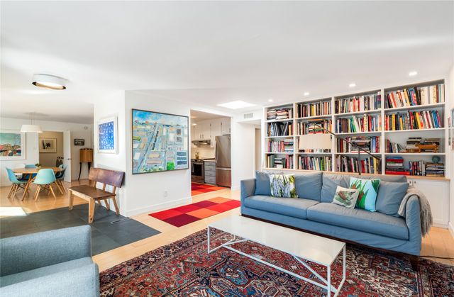 626 Calle De Valdez, Santa Fe, NM 87505